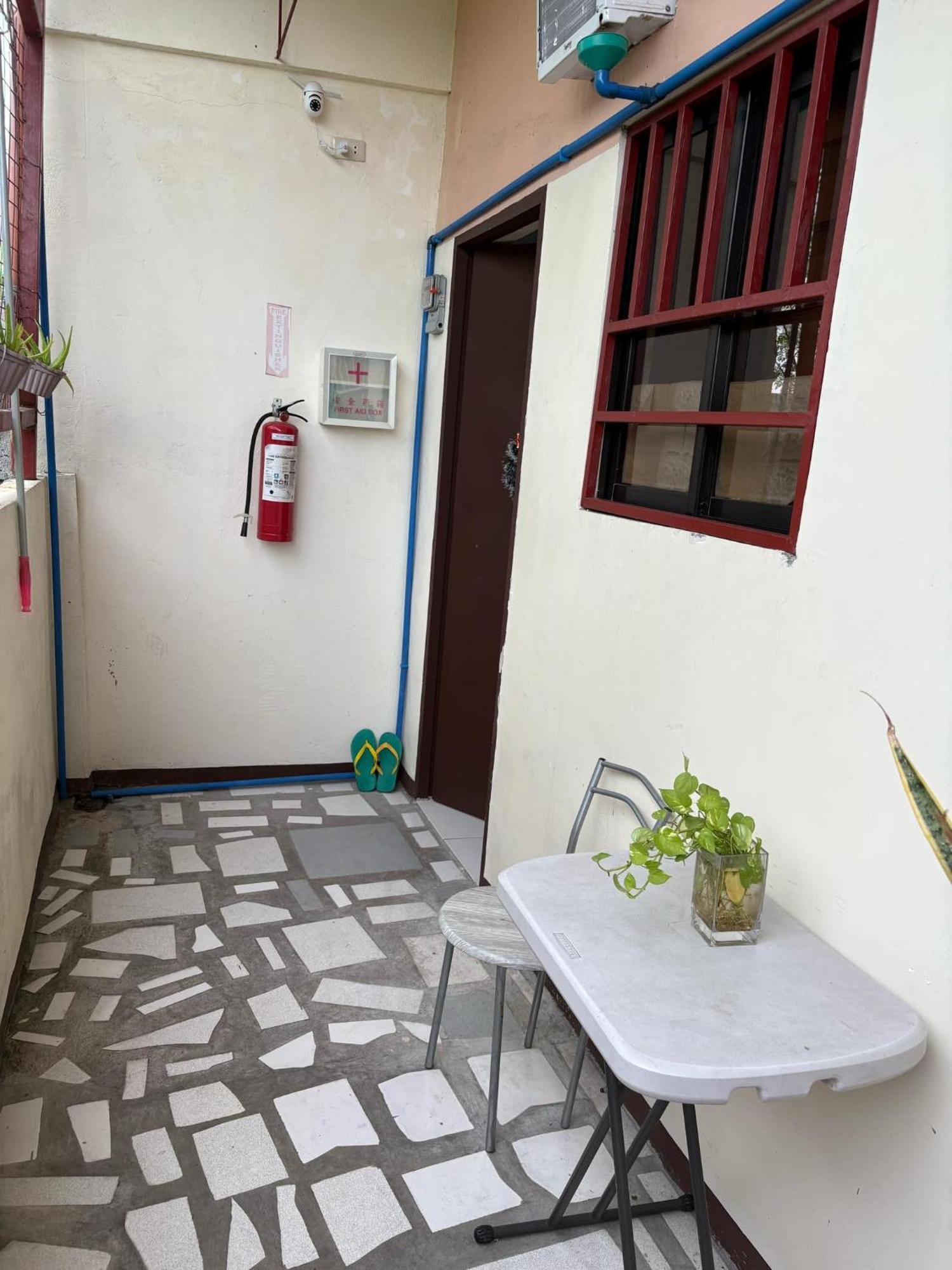 Airport Villamor Transient Rooms Manila Exterior photo